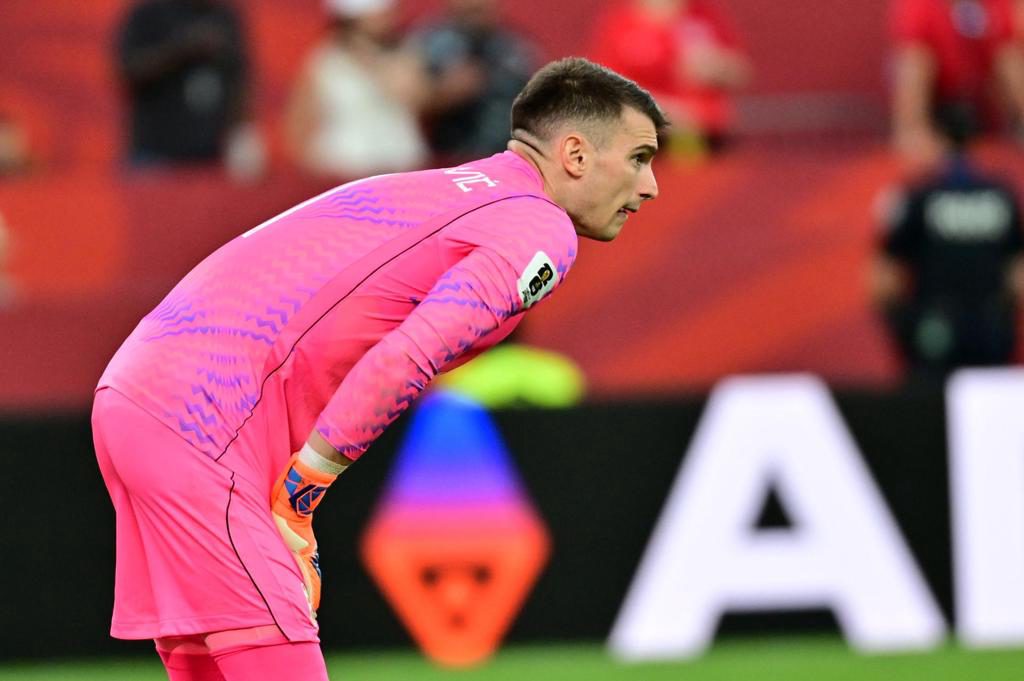 Livakovic aterriza en Barcelona sin saber si se irá cedido: «Ya veremos»