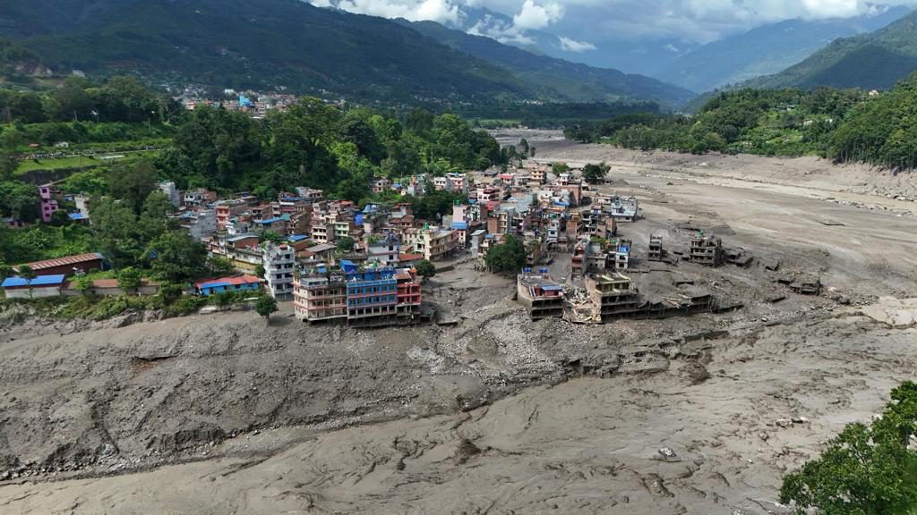 Nepal atribuye a un terremoto el origen de la riada masiva en la frontera con China