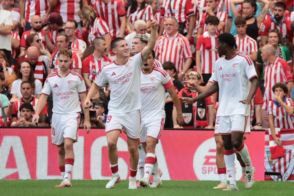El técnico del Sevilla desvela la marcha del ‘Oso’ Martínez: «Es un palo»