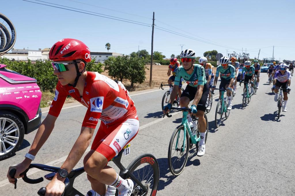 Pogacar se retira de la Vuelta tras sufrir una dura caída