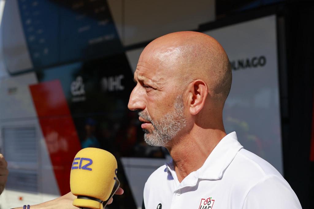 Matxín: «Pogacar está destrozado, ahorá el equipo luchará por él»