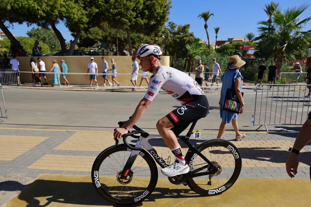El español Pablo Torres abandona la Vuelta, continúa la mala racha del UAE