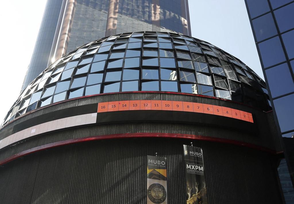 Bolsa mexicana cae el 2,32 % en agosto y cierra en rojo en cinco de los últimos seis meses