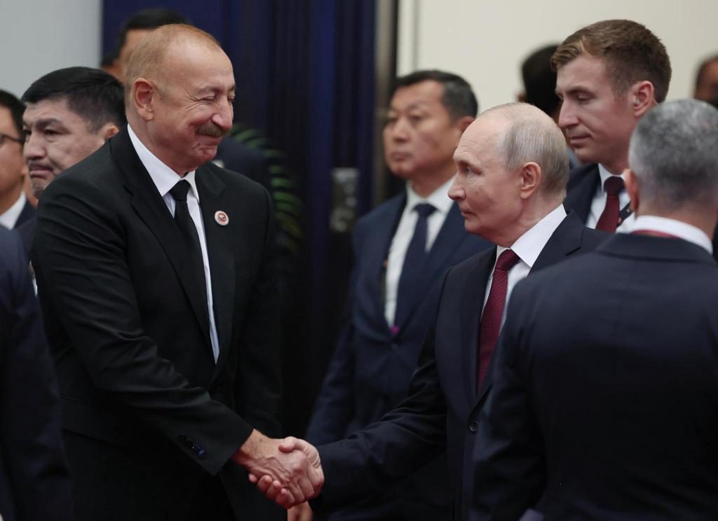 Putin y Aliyev sostienen breve encuentro en los márgenes de la cumbre de la OCS en Biskek
