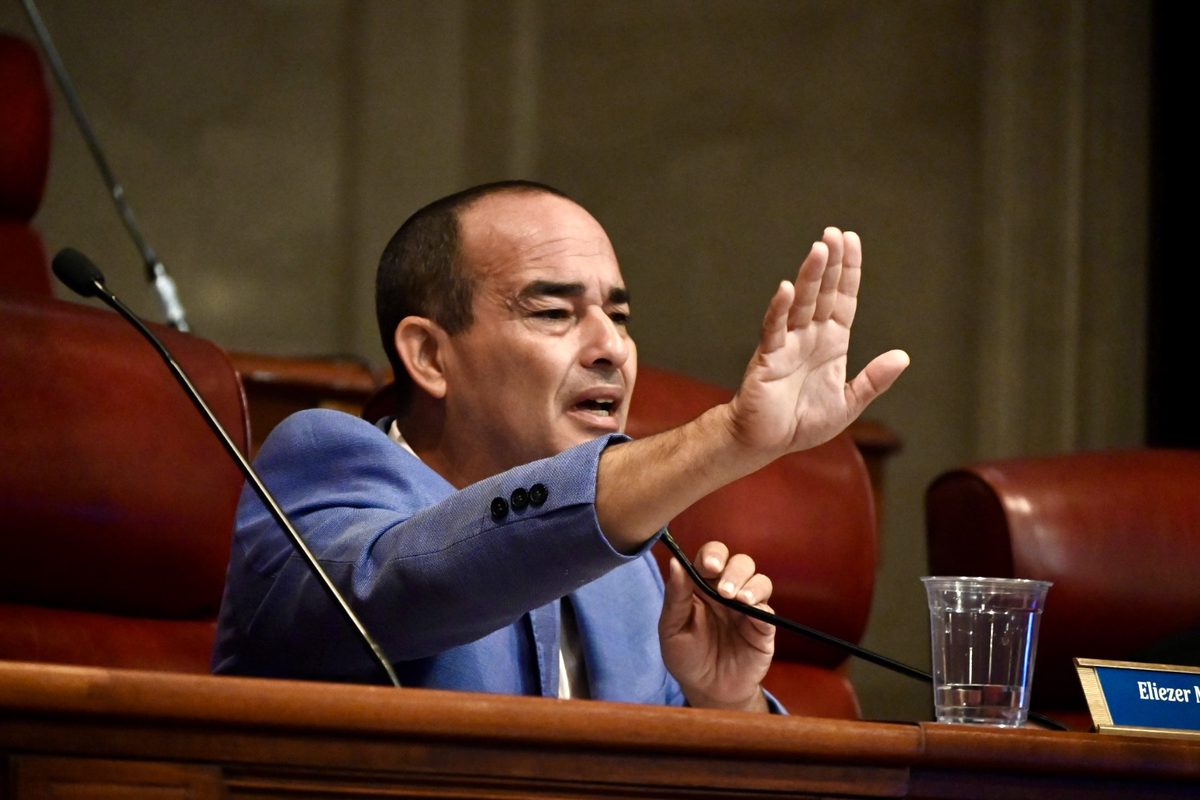«Sí, son embusteros»: Eliezer Molina acorrala a los representantes de Esencia en el Senado