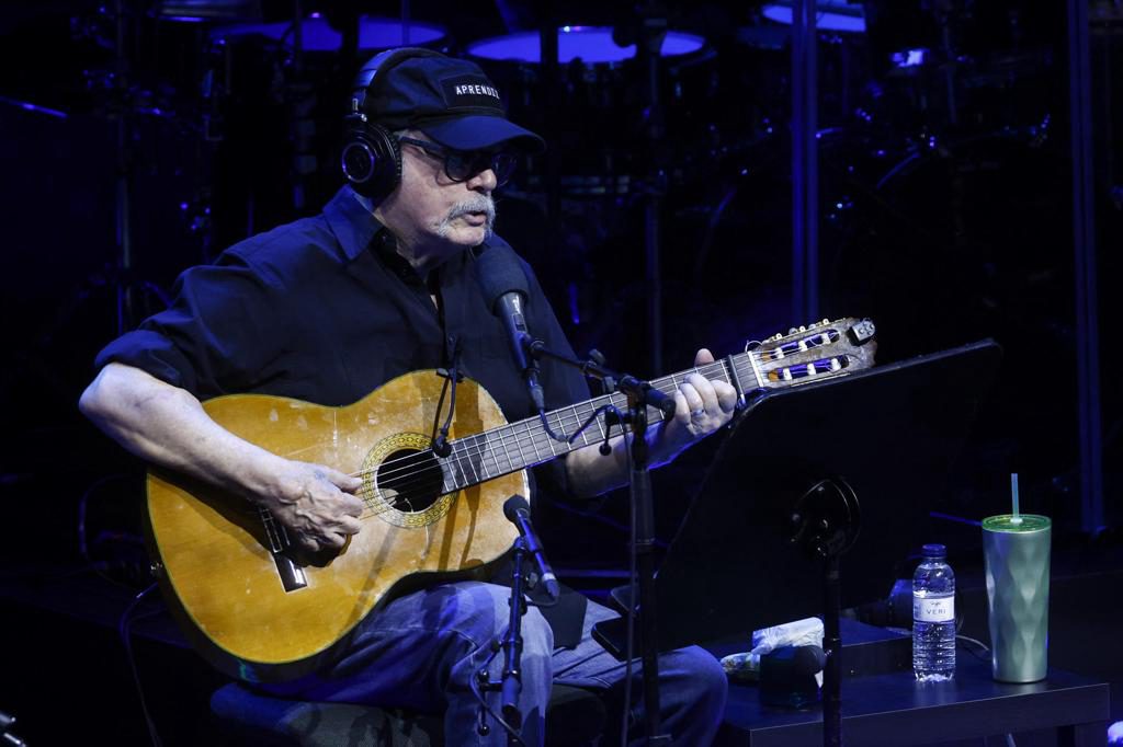 Silvio Rodríguez, eterno trovador revolucionario, enternece al Liceu de Barcelona