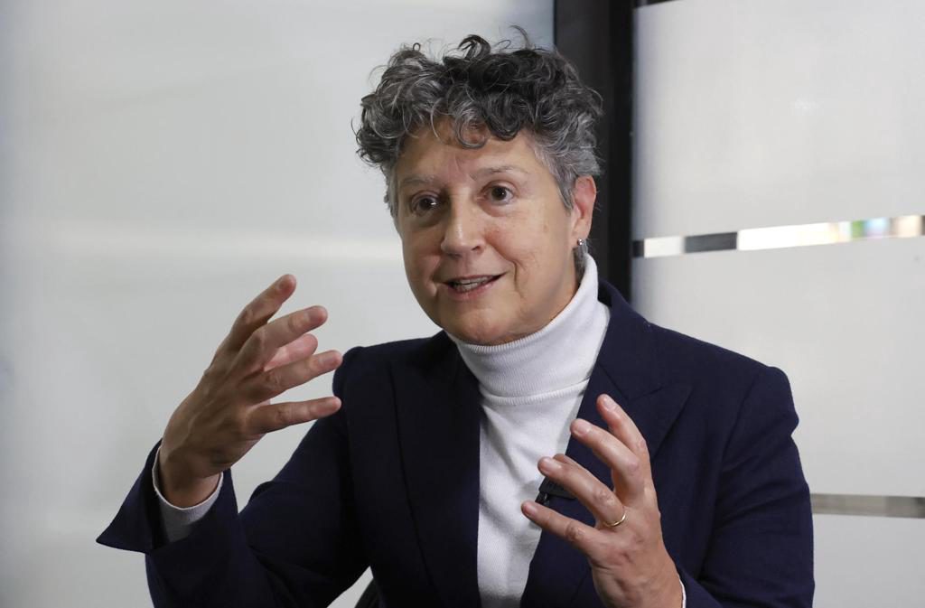 La música española De Bustos debuta en letras: «Escribir es como el piano, una disciplina»