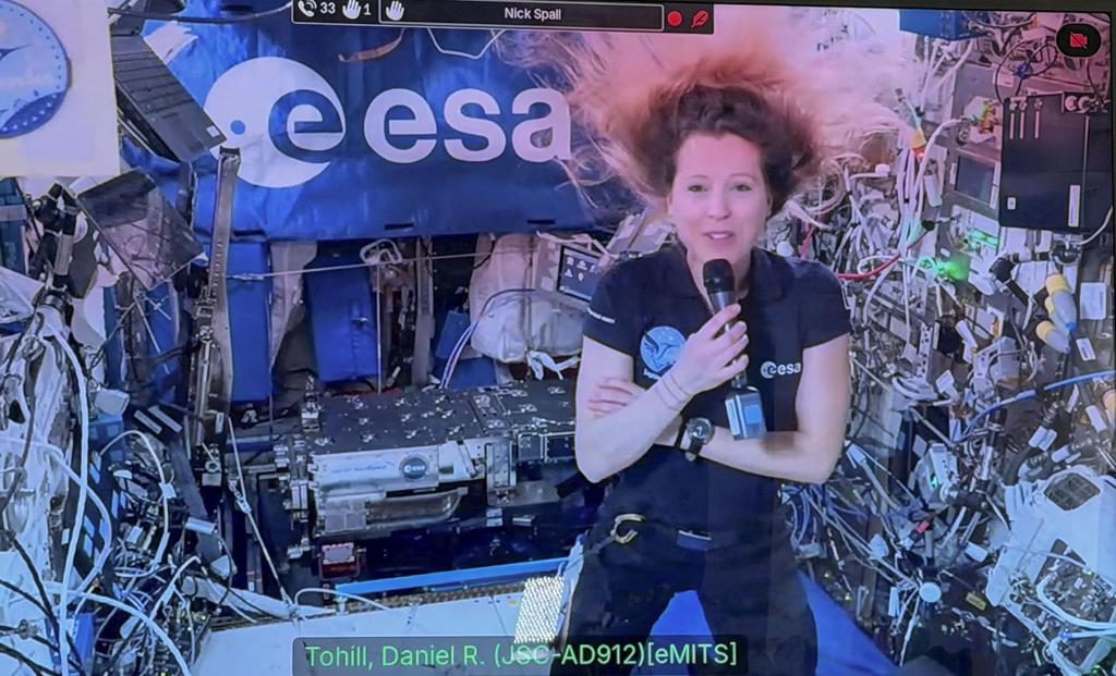 La astronauta francesa Sophie Adenot, exhausta y fascinada tras sus 3 caminatas espaciales