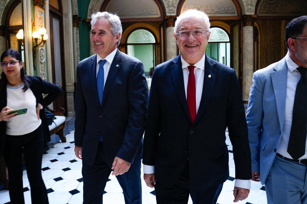 Uruguay y Argentina firman acuerdo para dinamizar el transporte aéreo