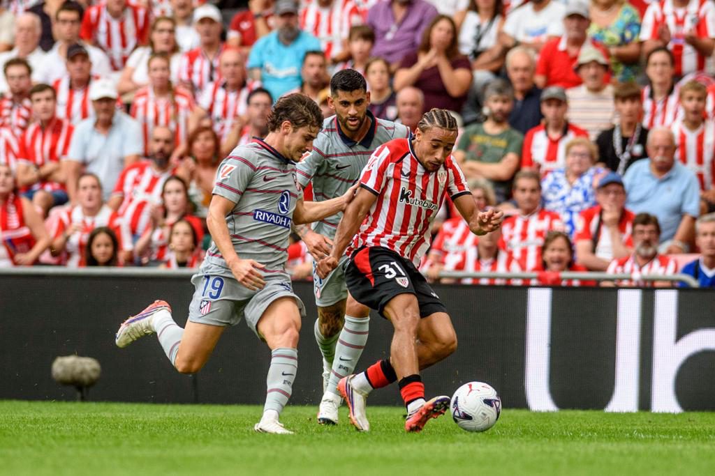 Simeone da la titularidad a Julián Alvarez y ‘Cuti’ Romero en Anfield
