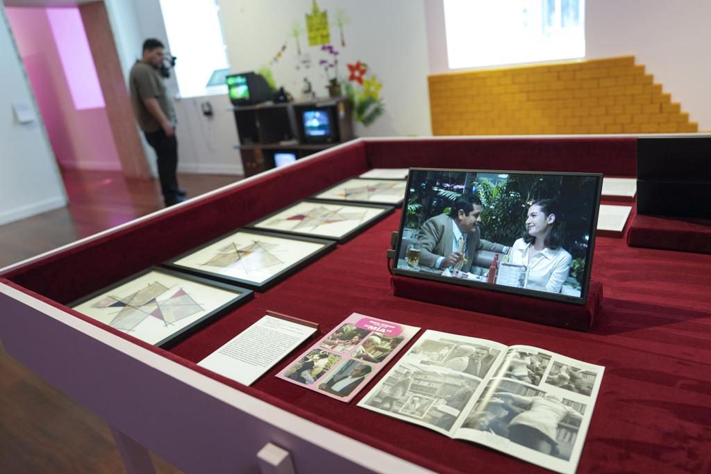 Una exposición sobre la telenovela en Nueva York invita a sonreír, recordar y reflexionar