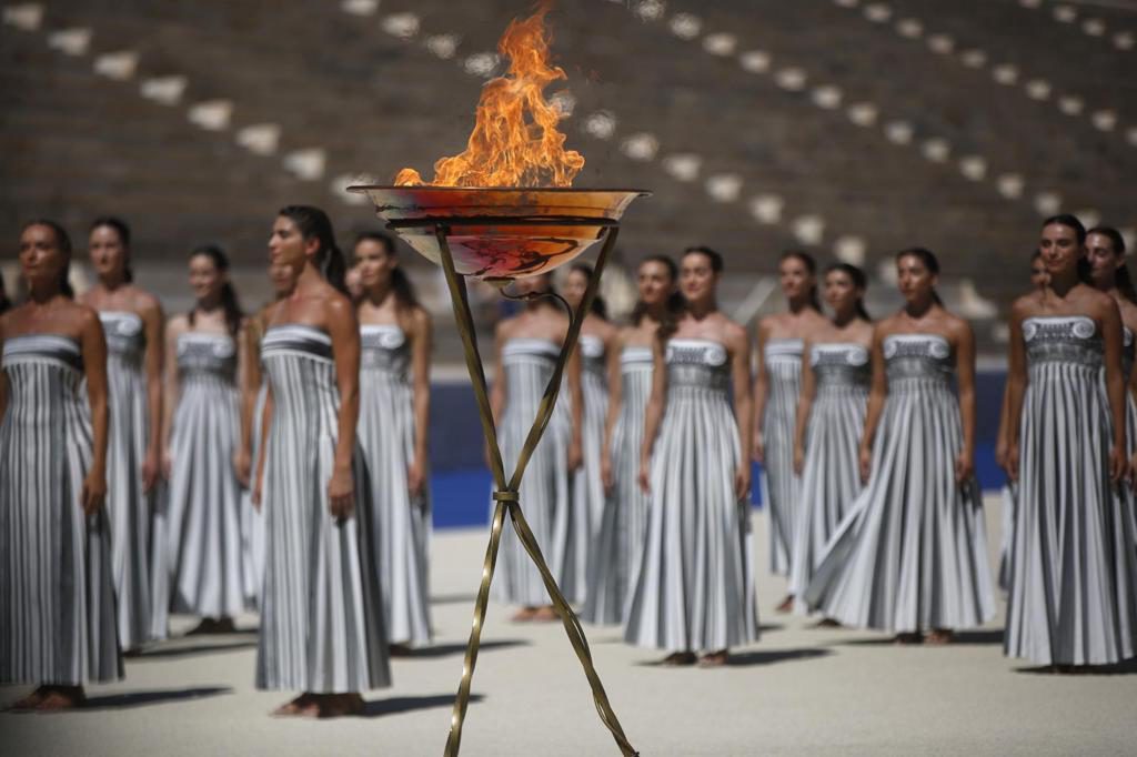 Atenas vuelve a encender la llama olímpica por los Juegos de la Juventud de Dakar