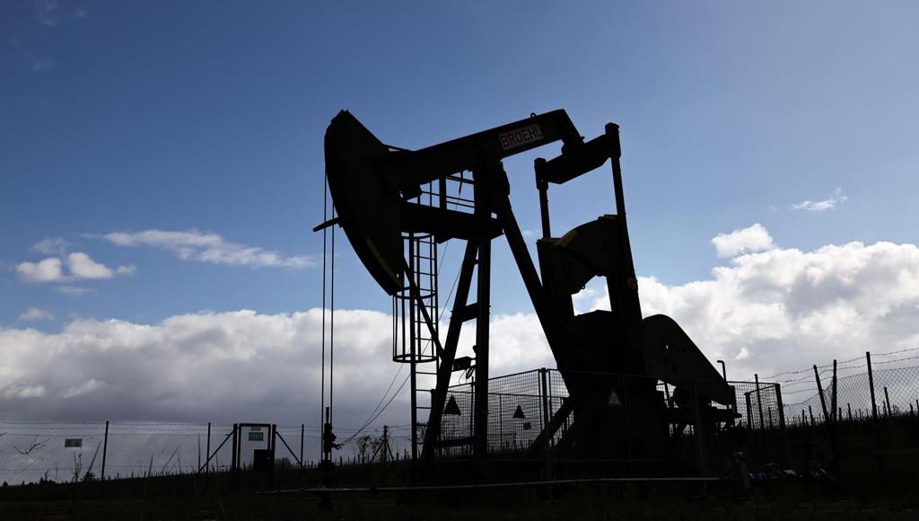 El brent sube más de un 6 % y se dispara por encima de los 107 dólares