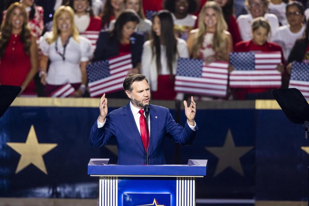 Vance responde a manifestante con bandera mexicana: «Si amas México, vete allí»
