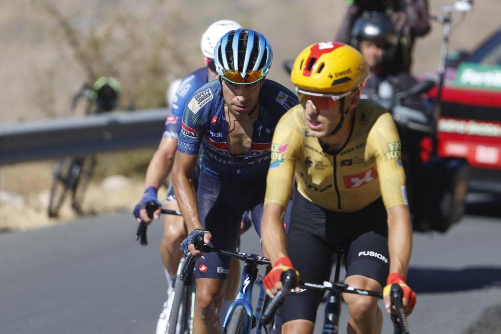 Mikel Landa se impone en Collado del Alguacil y Enric Mas es virtual ganador de la Vuelta