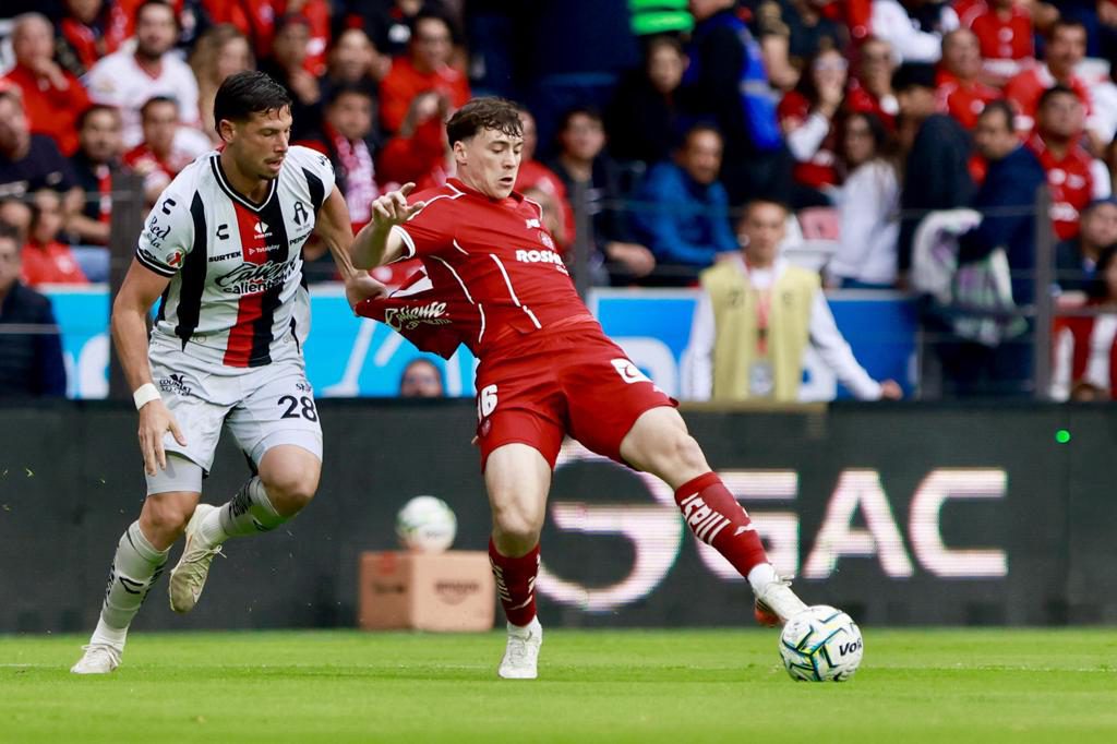 El uruguayo Federico Viñas marca en la goleada de Toluca al  Atlas de Hernán Crespo