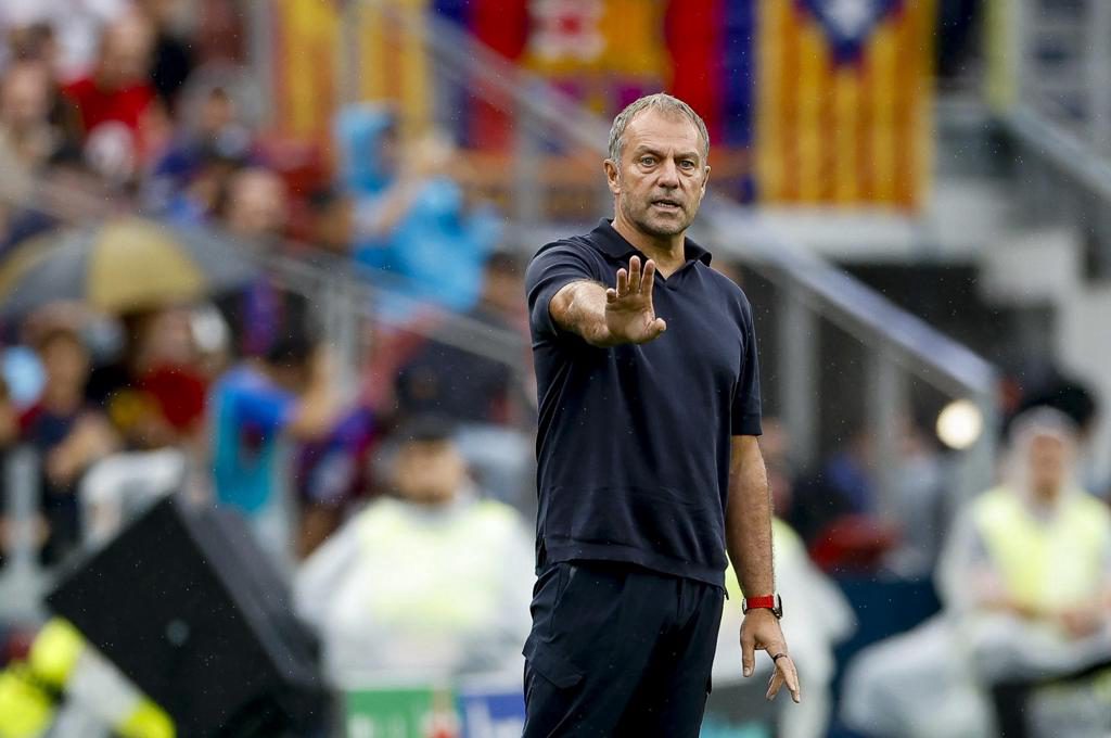 Flick confía en el once que goleó en Mestalla ante un renovado Levante