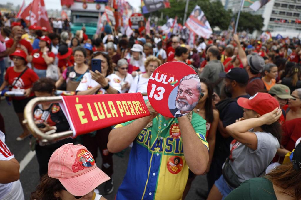 Lula moviliza a sus bases con marchas en varias ciudades de Brasil antes de las elecciones
