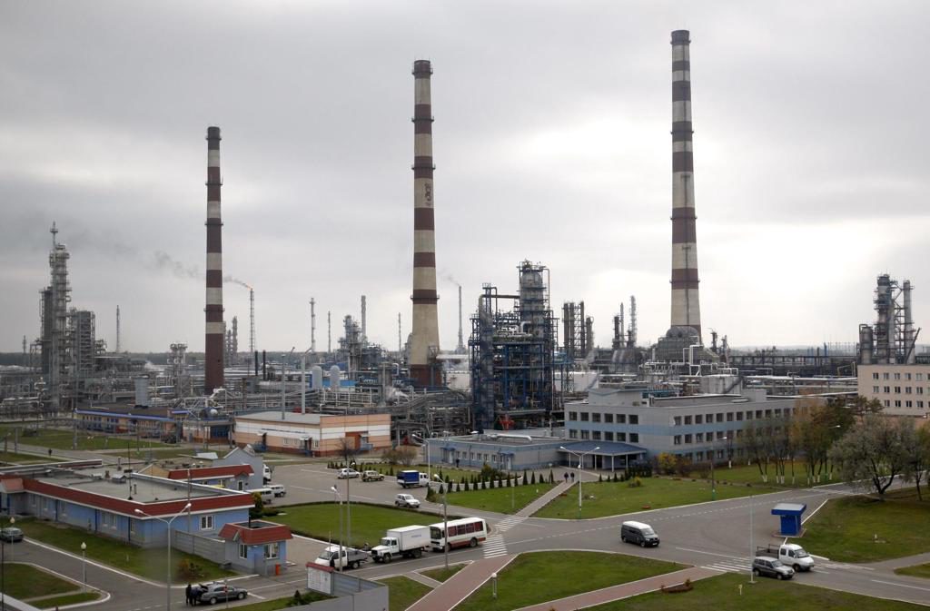 El brent sube un 1 %, hasta 105,68 dólares, por el aumento de la tensión en Oriente Medio