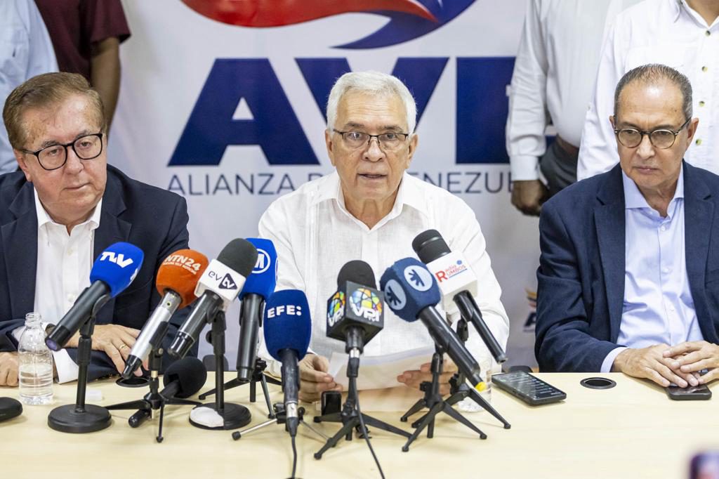 Grupo opositor exige presidenciales en Venezuela con María Corina Machado como candidata