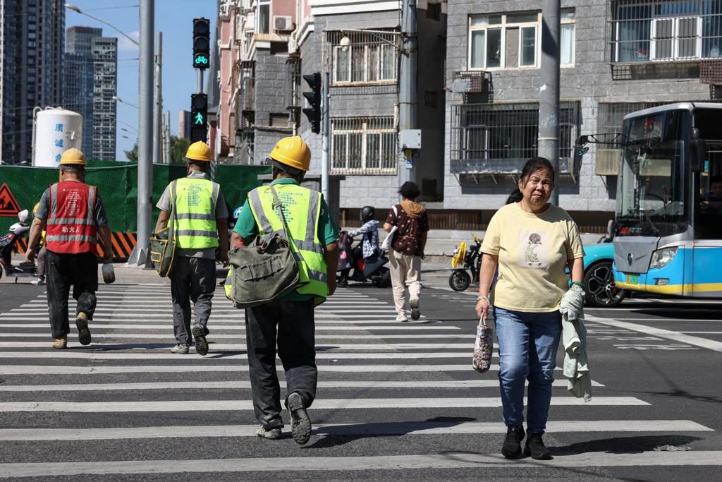 La producción industrial china al 5,2 % interanual en agosto mientras el consumo frena