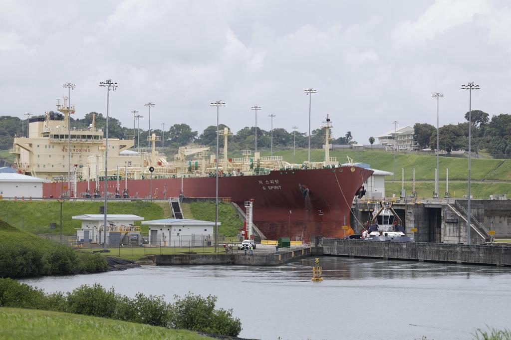Canal de Panamá implementa nueva restricción que reduce tránsitos a 32 diarios