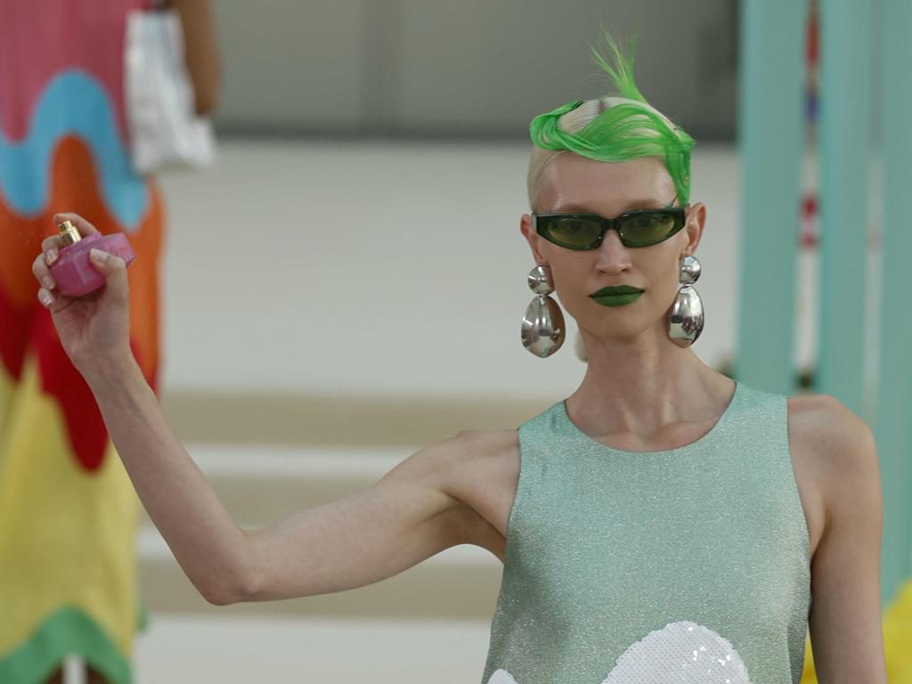 Agatha Ruiz de la Prada se rinde a lo natural, al verde y al ‘patchwork’ en Madrid