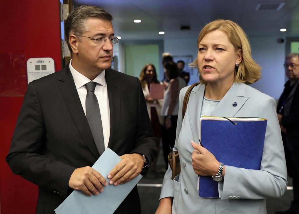 La vicepresidenta de la CE no ve realista un acuerdo global para frenar el avance de la inteligencia artificial