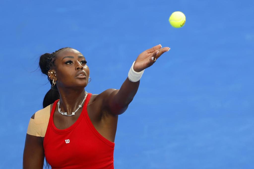 La checa Sara Bejlek supera a Alycia Parks y va a cuartos del Abierto de Guadalajara