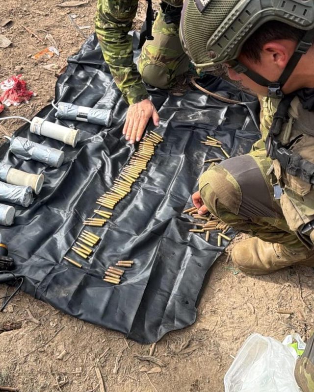 Fuerzas Armadas de Ecuador destruyen un campamento atribuido a una disidencia de las FARC