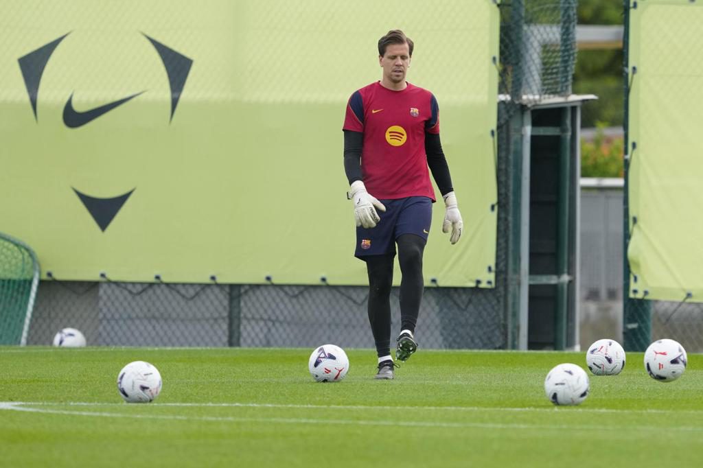 Flick deja entrever que Szczesny suplirá a Joan Garcia: «Conoce nuestra filosofía»