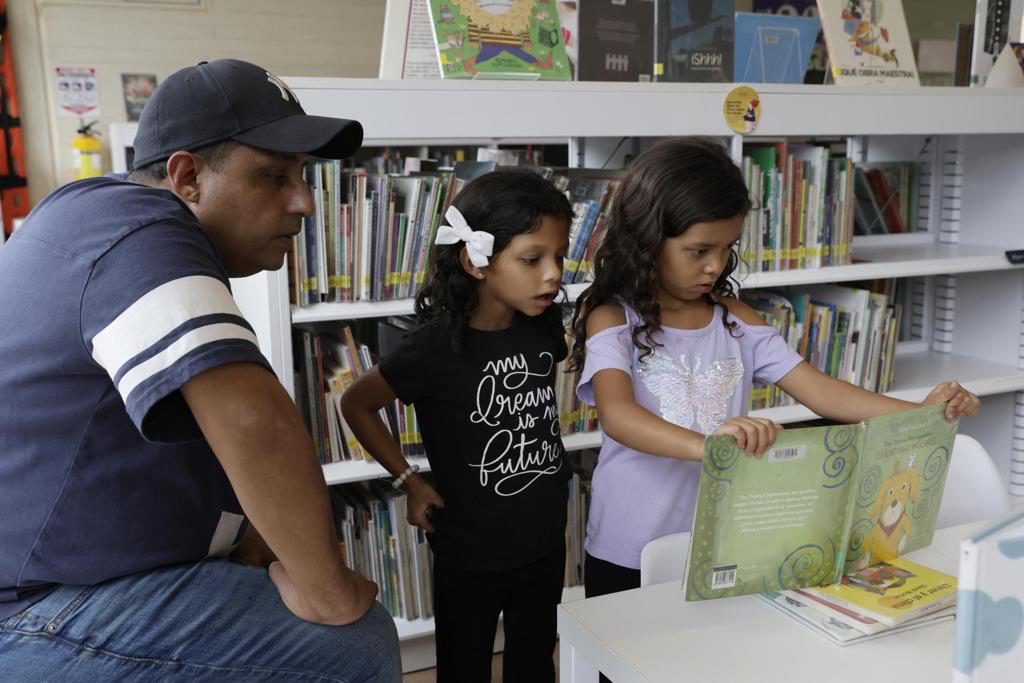 Bogotá celebra los 25 años de su red de bibliotecas públicas con un premio de Unesco