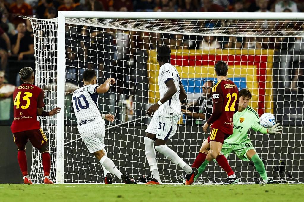 2-2. Lautaro neutraliza al Roma con un doblete