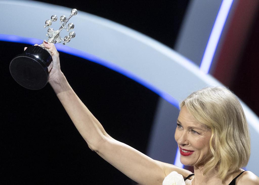 Naomi Watts recibe el Premio Donostia: «Las mujeres de mi edad necesitamos vernos en cine»