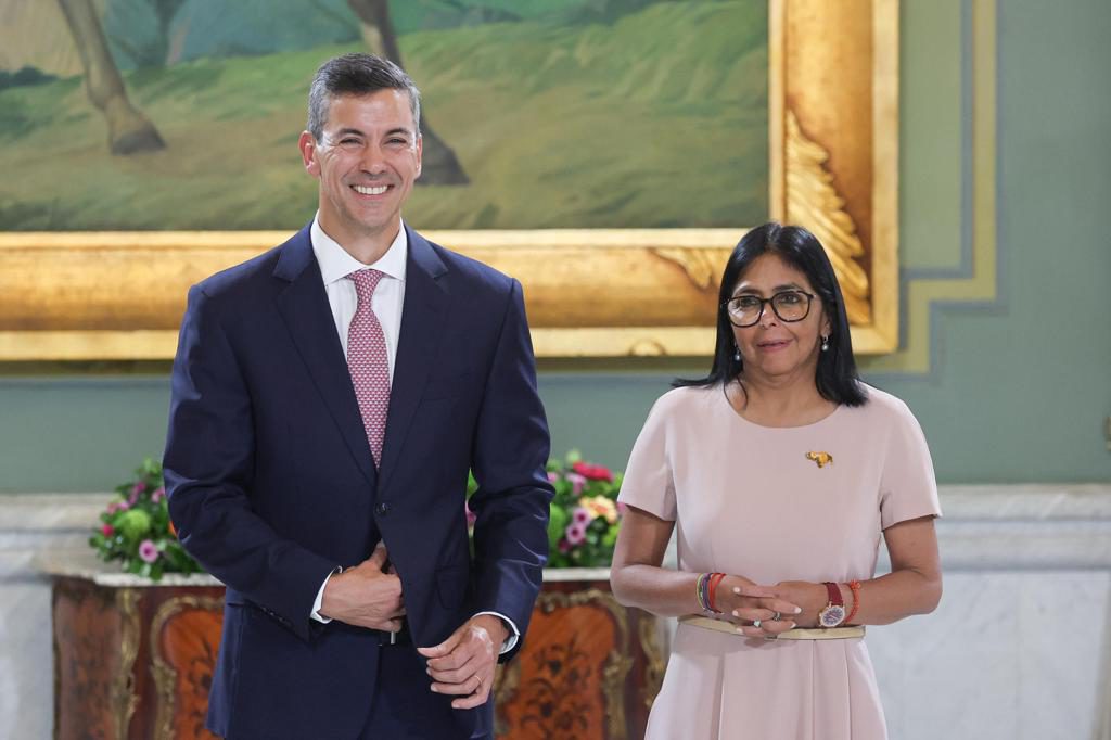 Rodríguez despide a Peña en Caracas tras un encuentro para «unir» a Venezuela y Paraguay