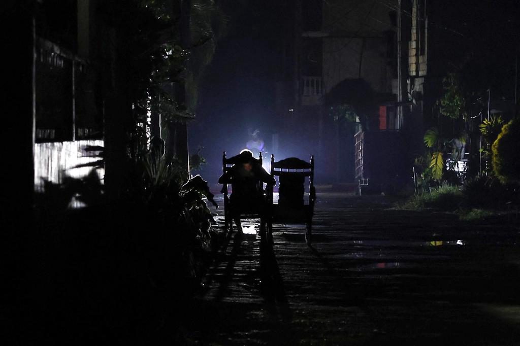 Cuba conecta todas las provincias a la red eléctrica tras el octavo apagón general del año