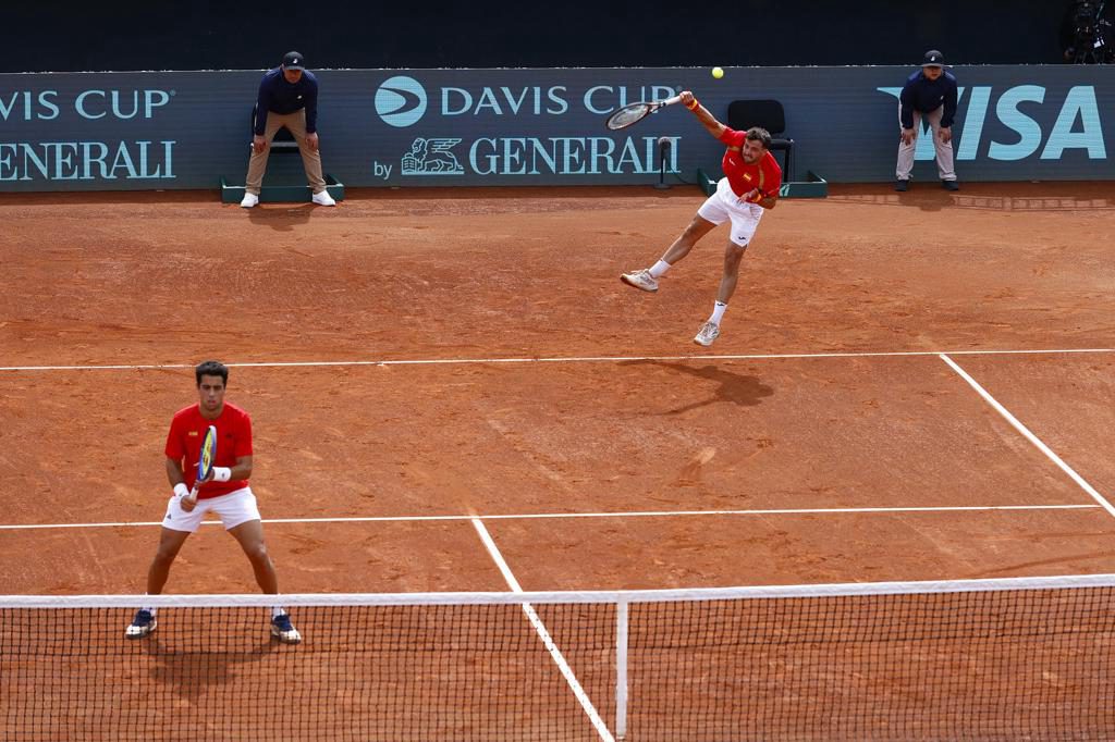 España gana el partido de dobles y se clasifica para la fase final de Bolonia