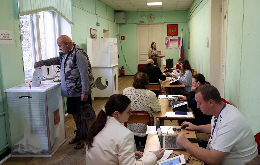 El partido del Kremlin gana legislativas rusas con el 50% de los votos, según sondeos