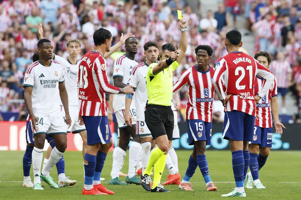 El acta recoge un “enfrentamiento colectivo entre jugadores y técnicos” al descanso