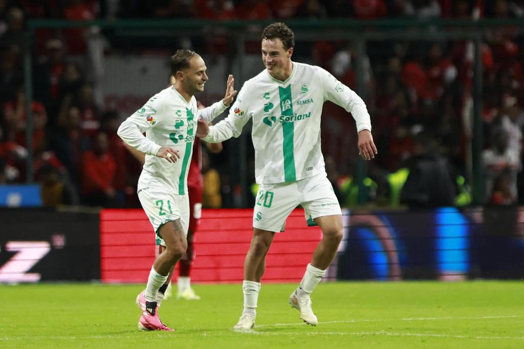Kevin Palacios y Francisco Villalba dan triunfo a Santos sobre el líder Toluca