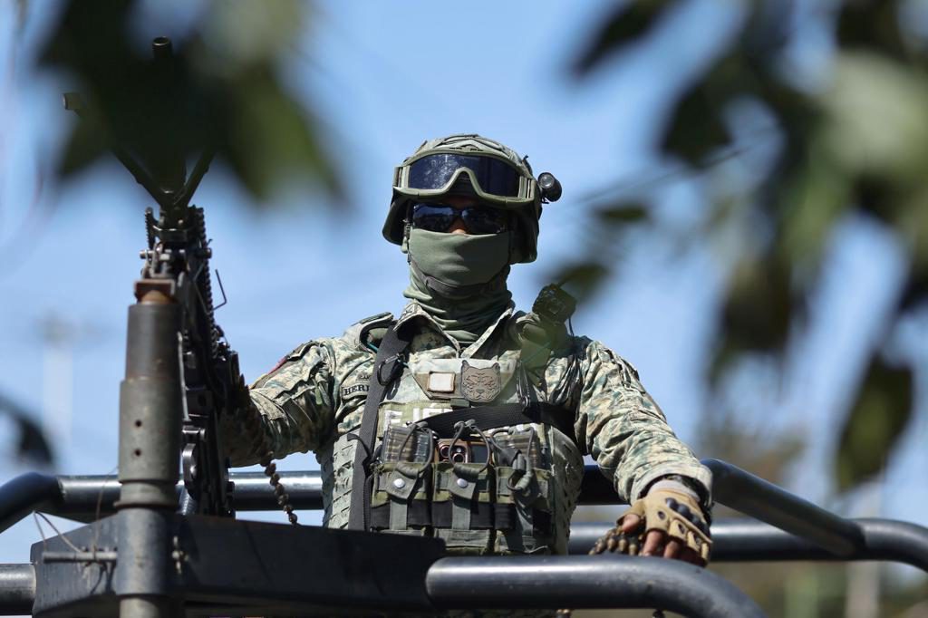 Liberan a tres secuestrados y decomisan armas largas y explosivos en norte de México