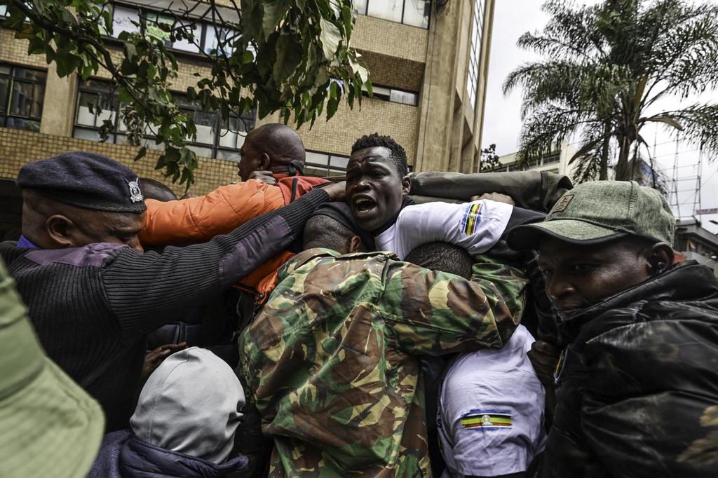 Cuatro detenidos en Kenia tras pedir la libertad de líder opositor ante embajada de Uganda