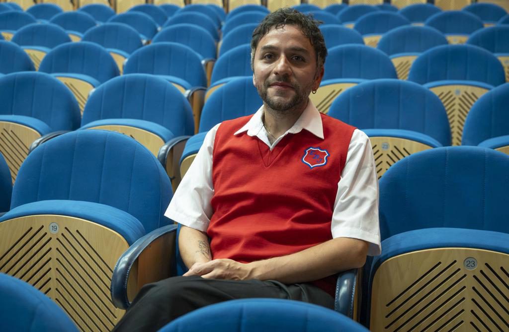 El mexicano Bruno Santamaria explora «la jaula que te impide salir del armario» en su film