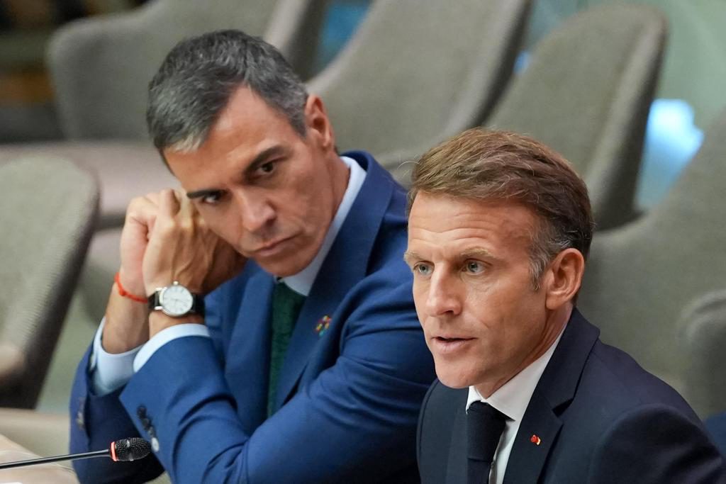 Macron, Sánchez y Albanese piden regular IA para niños y no repetir errores de las redes
