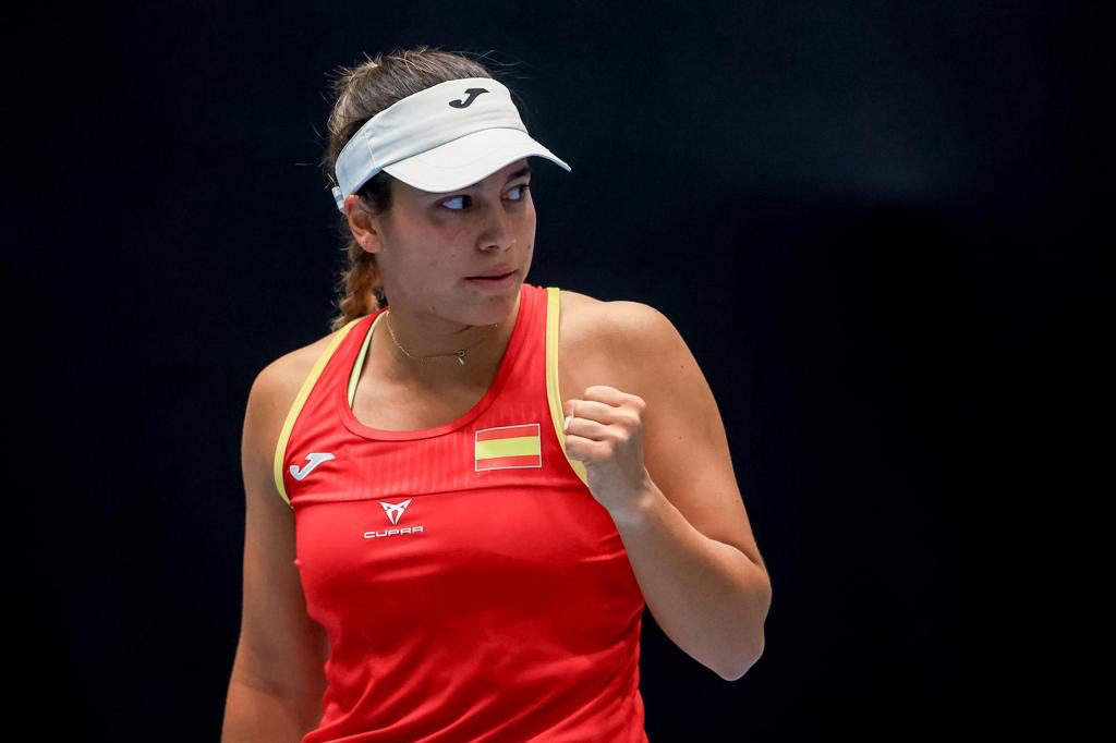 Bouzas arrolla a Zhiyenbayeva y acerca a España a las semifinales