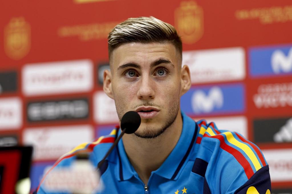 Roberto Fernández, feliz en la selección: «El grupo es espectacular, es una familia»