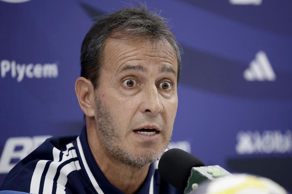 Batista quiere una Costa Rica que vuelva a enamorar a la afición del país