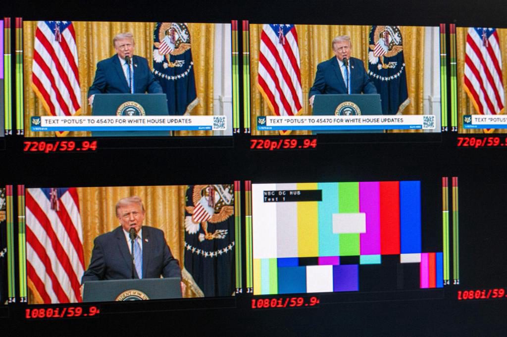 La Justicia ordena restablecer el acceso a la Casa Blanca a los medios vetados por Trump