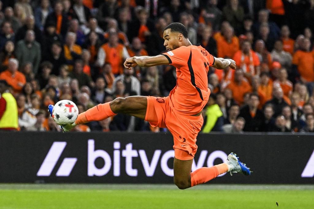 1-1. Xavi y Klopp se reparten puntos en su debut