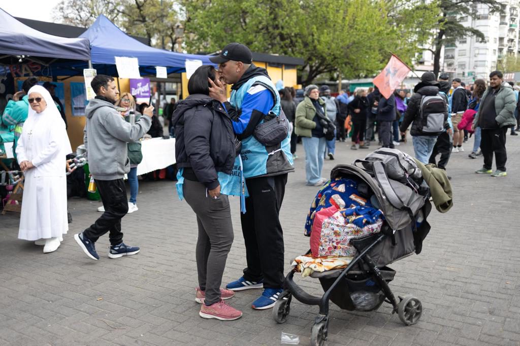 La pobreza escala en Argentina, con ingresos familiares carcomidos por la inflación